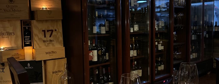 Reserva Wine & Tapas Bar is one of Португалия.