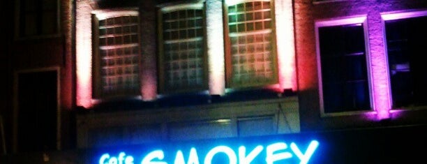 Club Smokey is one of สถานที่ที่ Alexander ถูกใจ.