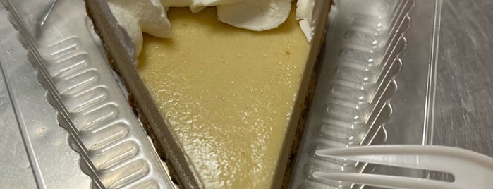 Key Lime Pie Bakery is one of Lizzie’s Liked Places.