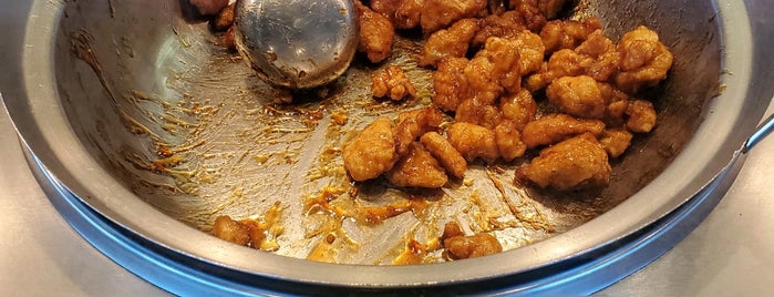 Panda Express is one of Dezzieさんのお気に入りスポット.