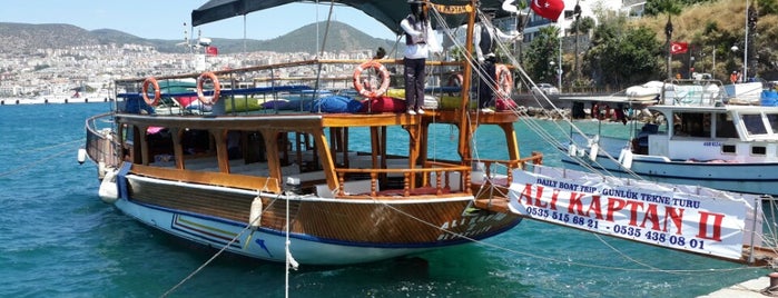Ali Kaptan 2 Boat Trip is one of Tempat yang Disukai Tina.