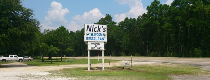 Nicks Seafood Restaurant is one of Jonathan's Saved Places.