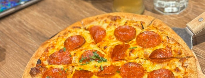 Pizza Maru is one of HK: HK Island to-try.