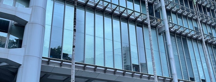 HSBC Hong Kong Office is one of สถานที่ที่ Robert ถูกใจ.