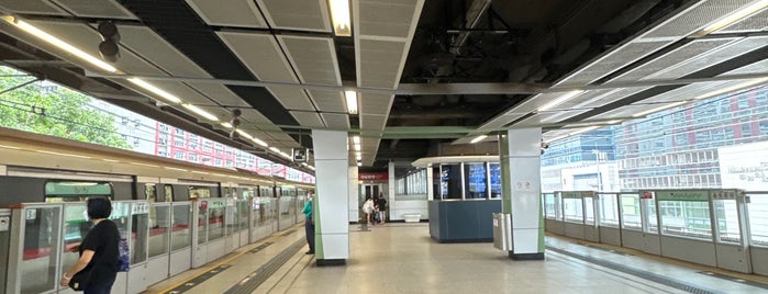 MTR Ngau Tau Kok Station is one of 地鐵站.
