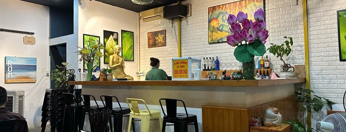 ROM vegetarian bistro is one of Hoi an.