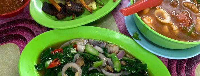 Bayu Senja Seafood is one of Best food in Penang.