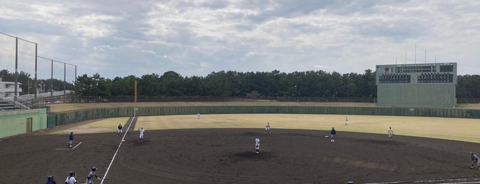 茅ヶ崎公園野球場 is one of 神奈川県の公園.