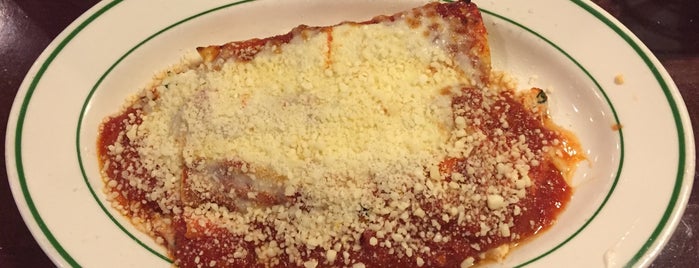 Original Italian Pizza is one of Lugares favoritos de Tyler.