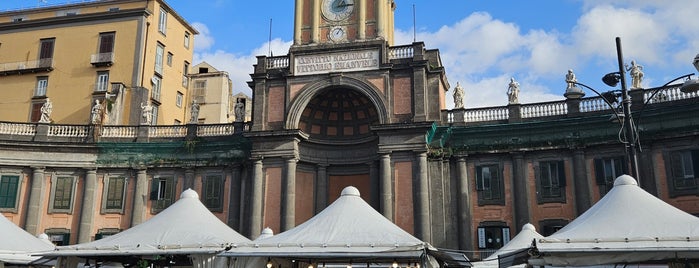 Piazza Dante is one of Italie.
