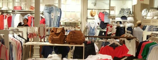 Stradivarius is one of Mariel 님이 좋아한 장소.