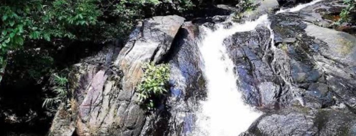 Tonpling Waterfall is one of Pang-nga.