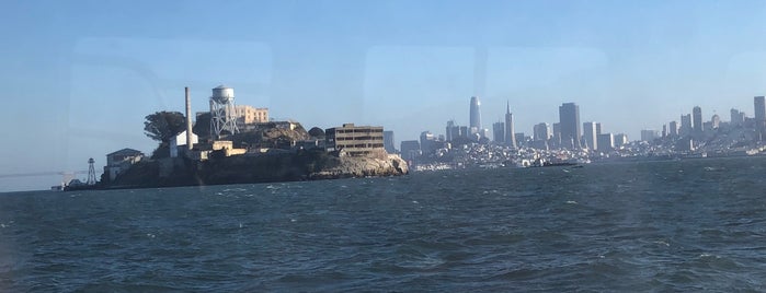 Alcatraz Island is one of Tempat yang Disukai Robert.