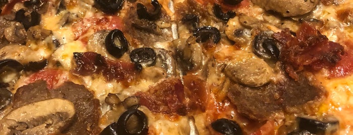 Amici's East Coast Pizzeria is one of Robert : понравившиеся места.