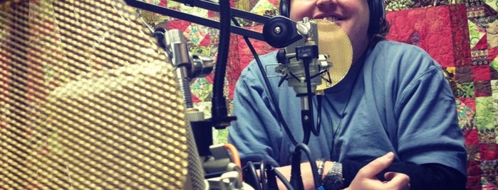 Dog Works Radio Studio-Alaska is one of Lieux qui ont plu à Robert.