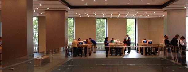 Apple Passeig de Gràcia is one of Round the world trip without leaving BCN / AMERICA.