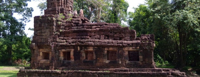 Prasat Ta Muen Tot is one of Ancient Castles And Remains In Surin Province.