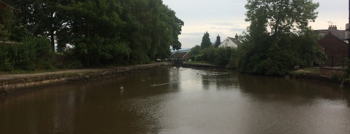 Marple Locks is one of Tempat yang Disukai Tristan.