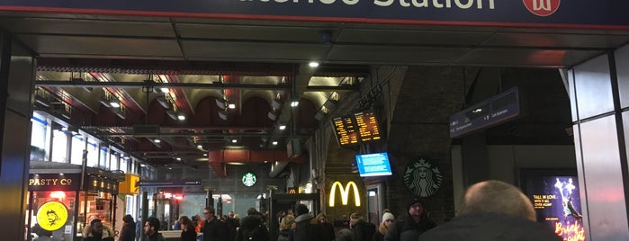 Bahnhof London Waterloo (WAT) is one of The Bourne Ultimatum (2007).
