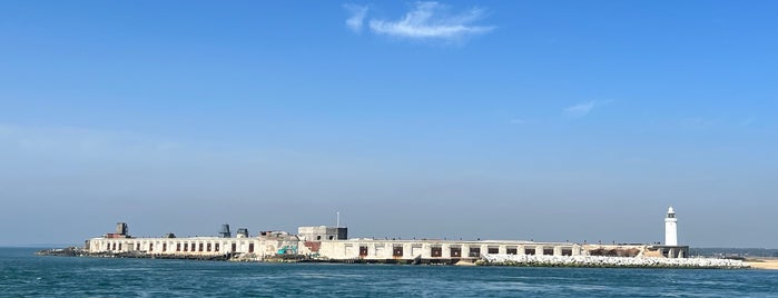 Hurst Castle is one of Castles Around the World.