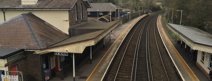 Rowlands Castle Railway Station (RLN) is one of places.
