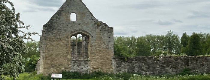 Godstow Abbey is one of Places for running.