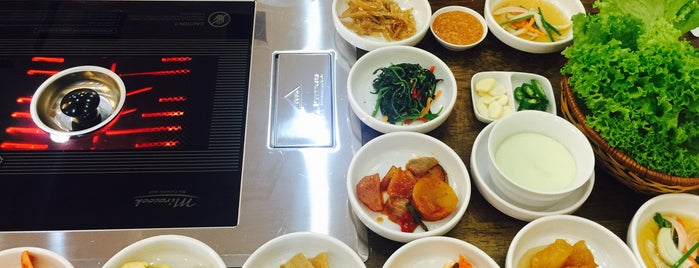Shik Gaek Korean Family Restaurant 食客 is one of M'sia.