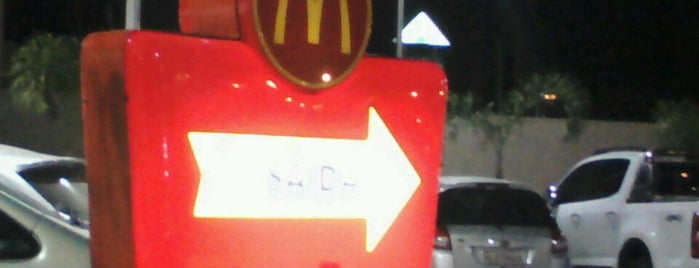 McDonald's is one of lugares da viviane.