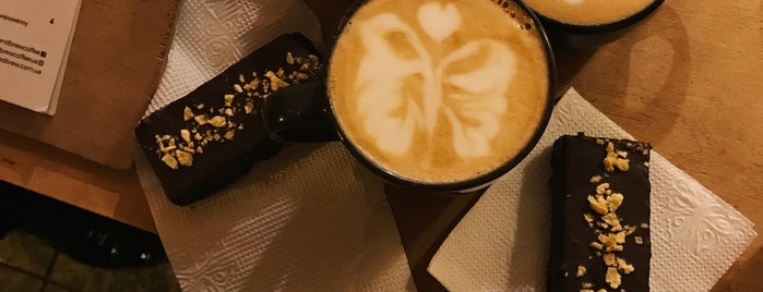 Hand Brew Coffee is one of Lieux sauvegardés par AP.