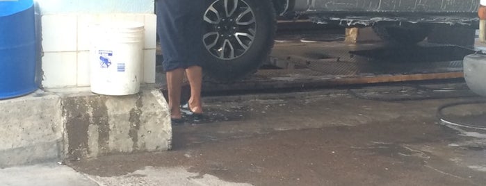 Car wash is one of สถานที่ที่ Fatma ถูกใจ.