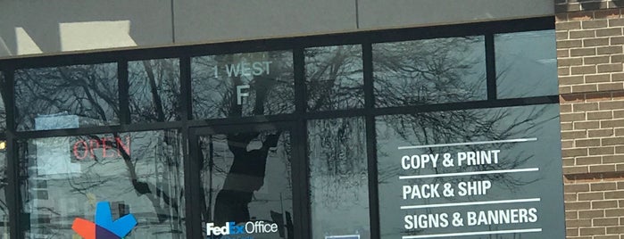 FedEx Office Print & Ship Center is one of Orte, die Vicky gefallen.
