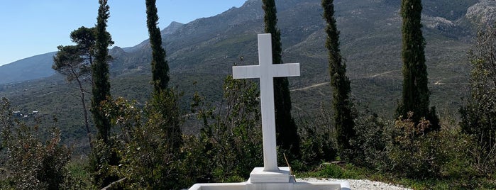 Βασιλικό Κοιμητήριο Τατοΐου is one of Mont Parnes ~ Parnitha.