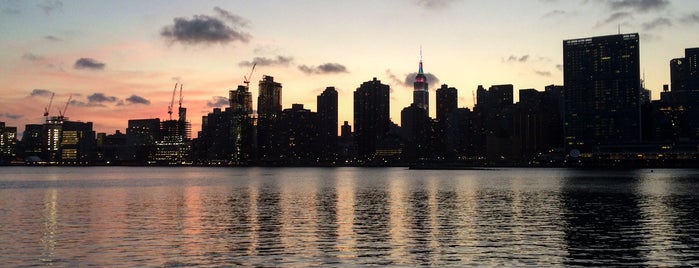 Hunter's Point South Park is one of NYC Sunset Spots.