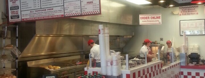 Five Guys is one of สถานที่ที่ Jessie ถูกใจ.