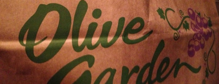 Olive Garden is one of Lugares favoritos de Neha.