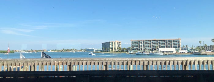 Friendly Fisherman Waterfront Restaurant is one of Julieta’s scene.