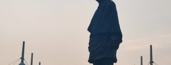 Statue of Unity is one of 巨像を求めて.