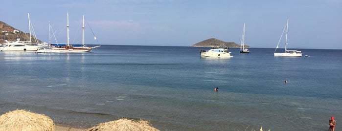 Vromolithos Beach is one of Locais salvos de Spiridoula.