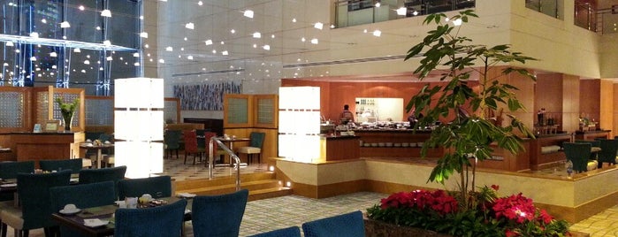 Atrium Lounge is one of Tempat yang Disukai Feras.