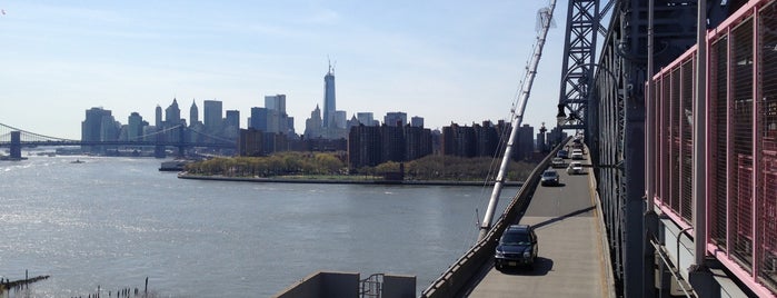 Williamsburg Bridge Pedestrian & Bike Path is one of Make NYC Your Gym: In Transit.