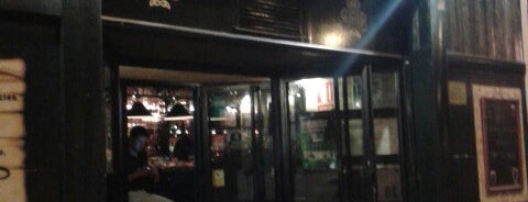 Mulligan's Irish Pub is one of Lugares que quiero visitar.