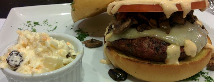 Araxi Burger Grill & Gourmet is one of Dulce : понравившиеся места.