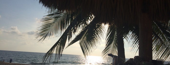 Club De Playa Villa Sol is one of Puerto Escondido Trip.