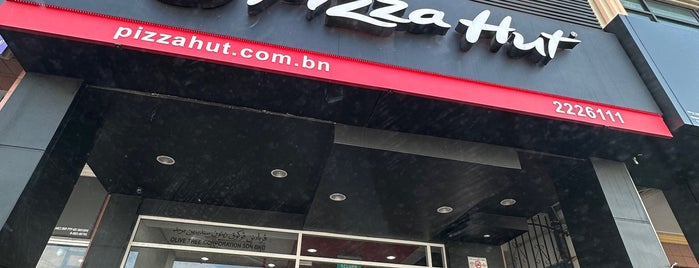 Pizza Hut Sengkurong is one of Makanan Segera di Brunei.