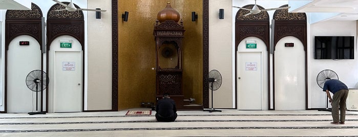 Masjid Hajjah Rahimabi Kebun Limau is one of Mosques in Singapore.