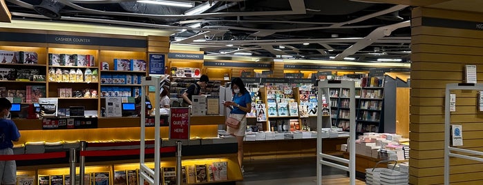 Books Kinokuniya 紀伊國屋書店 is one of Singapur #2 🌴.