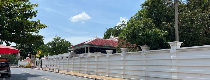 Bang Pa-In Royal Palace is one of Ayutthaya.
