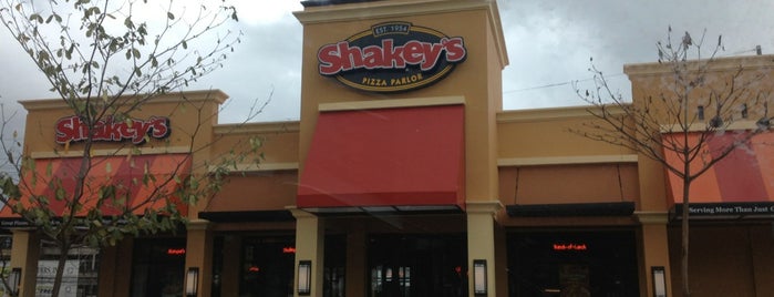 Shakey’s is one of Orte, die Rebecca gefallen.