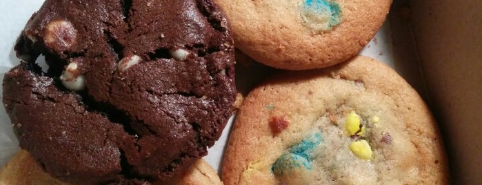 Hot Box Cookies is one of Lugares favoritos de Mike.
