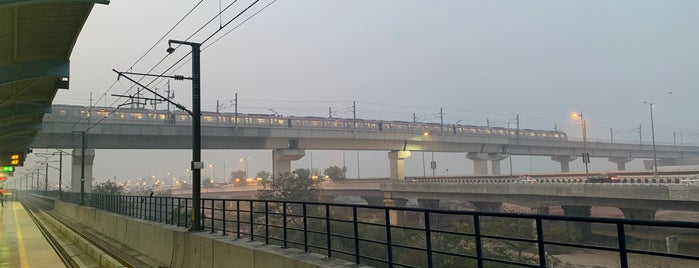 Mayur Vihar Phase I Metro Station is one of Study Abroad.